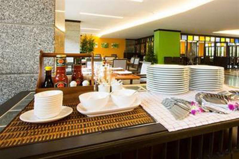 All Together Suite Hotel Bangkok Extérieur photo
