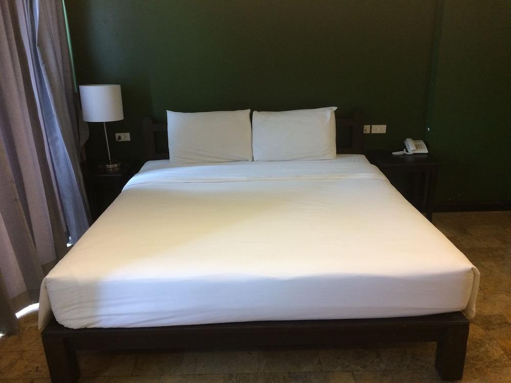 All Together Suite Hotel Bangkok Extérieur photo