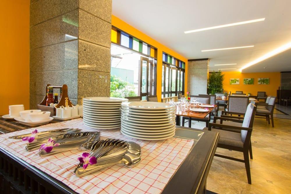 All Together Suite Hotel Bangkok Extérieur photo