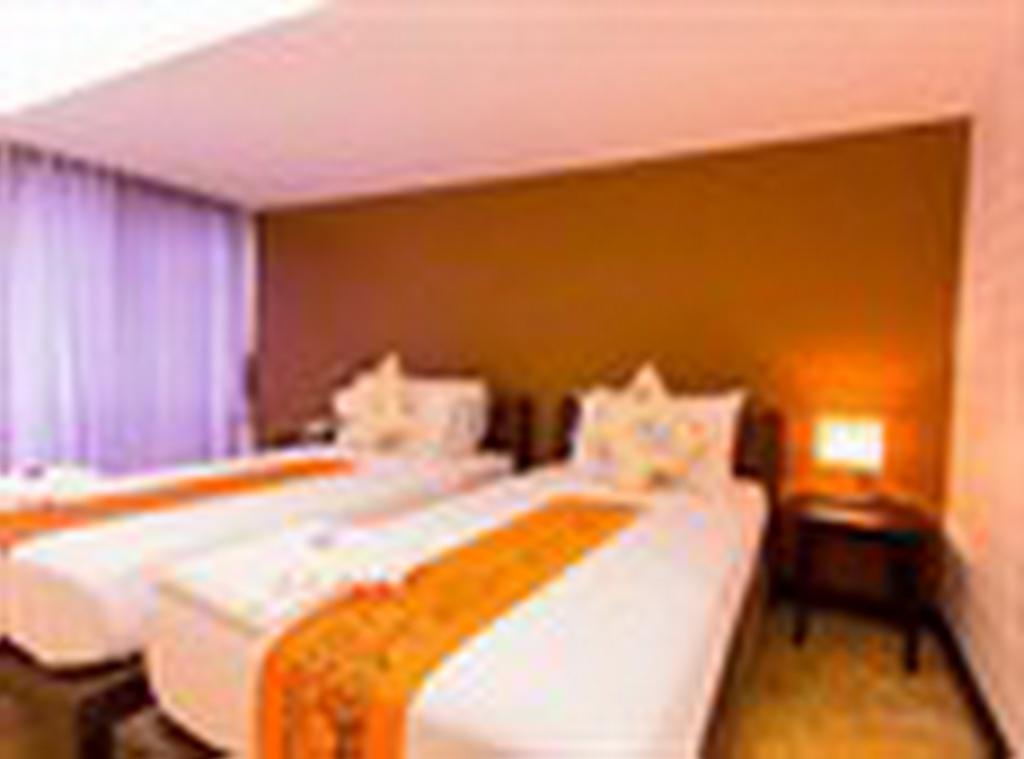 All Together Suite Hotel Bangkok Extérieur photo