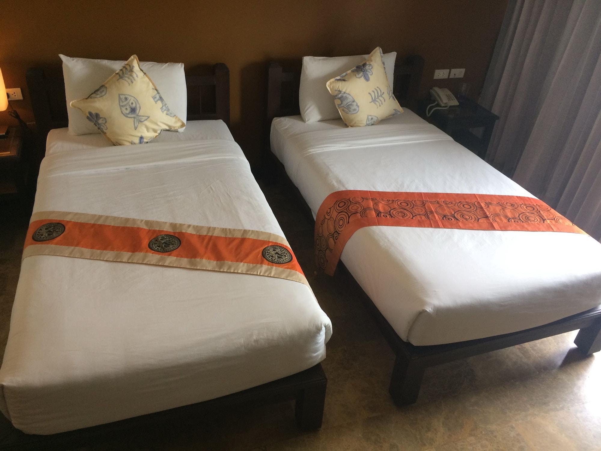 All Together Suite Hotel Bangkok Extérieur photo