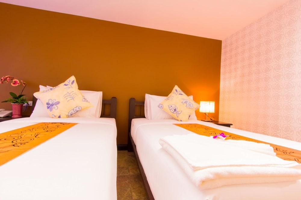 All Together Suite Hotel Bangkok Extérieur photo