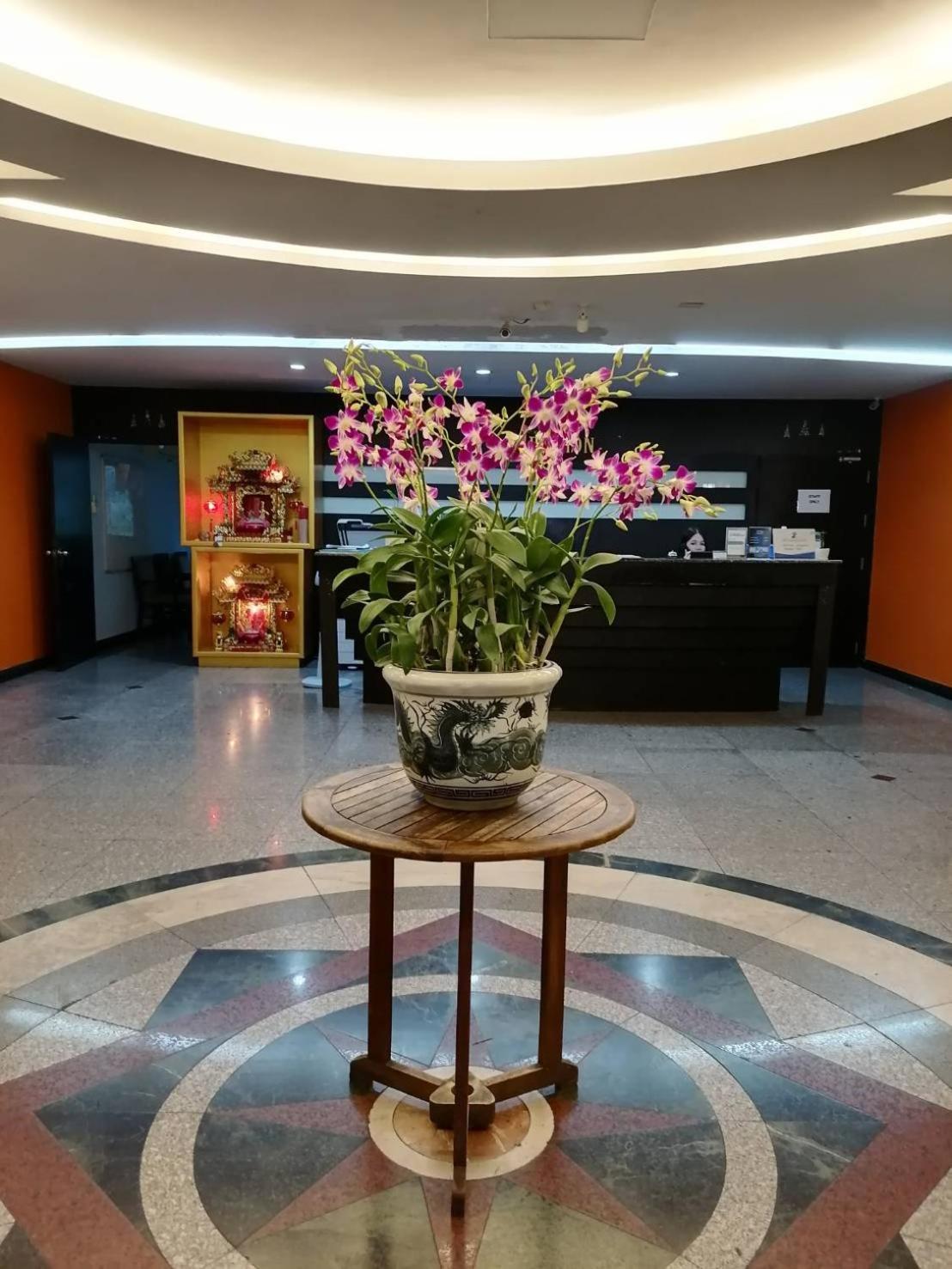 All Together Suite Hotel Bangkok Extérieur photo