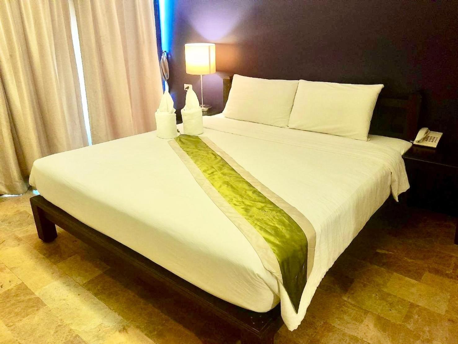 All Together Suite Hotel Bangkok Extérieur photo