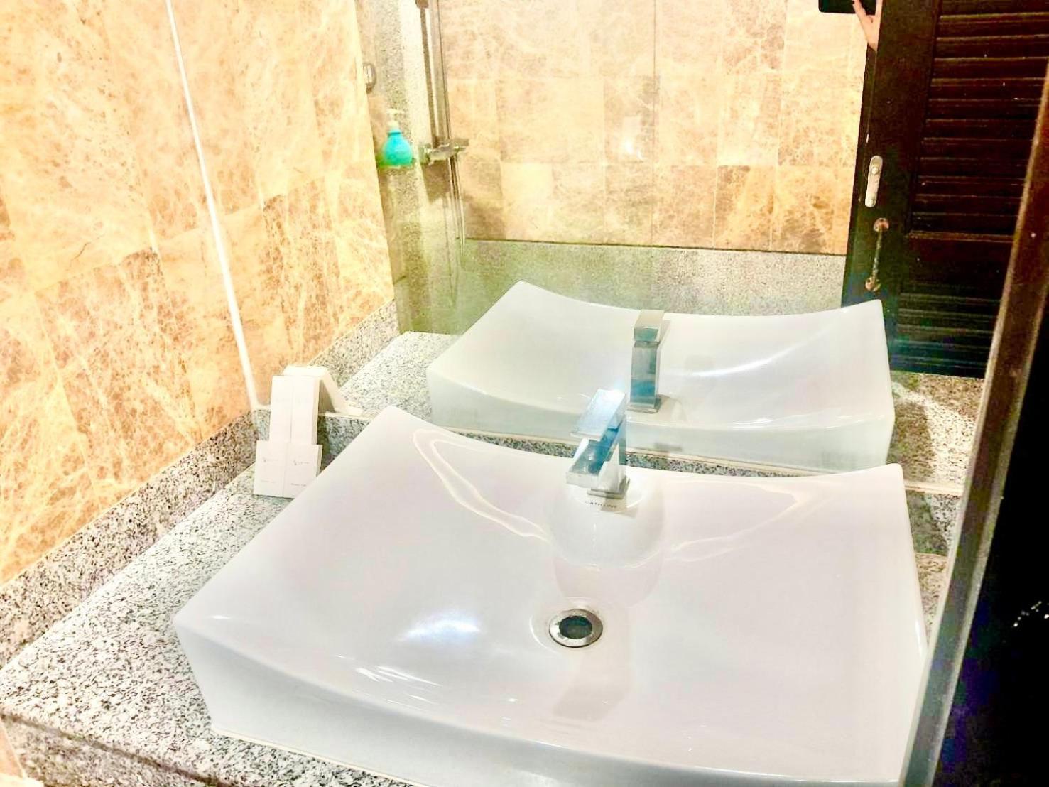 All Together Suite Hotel Bangkok Extérieur photo