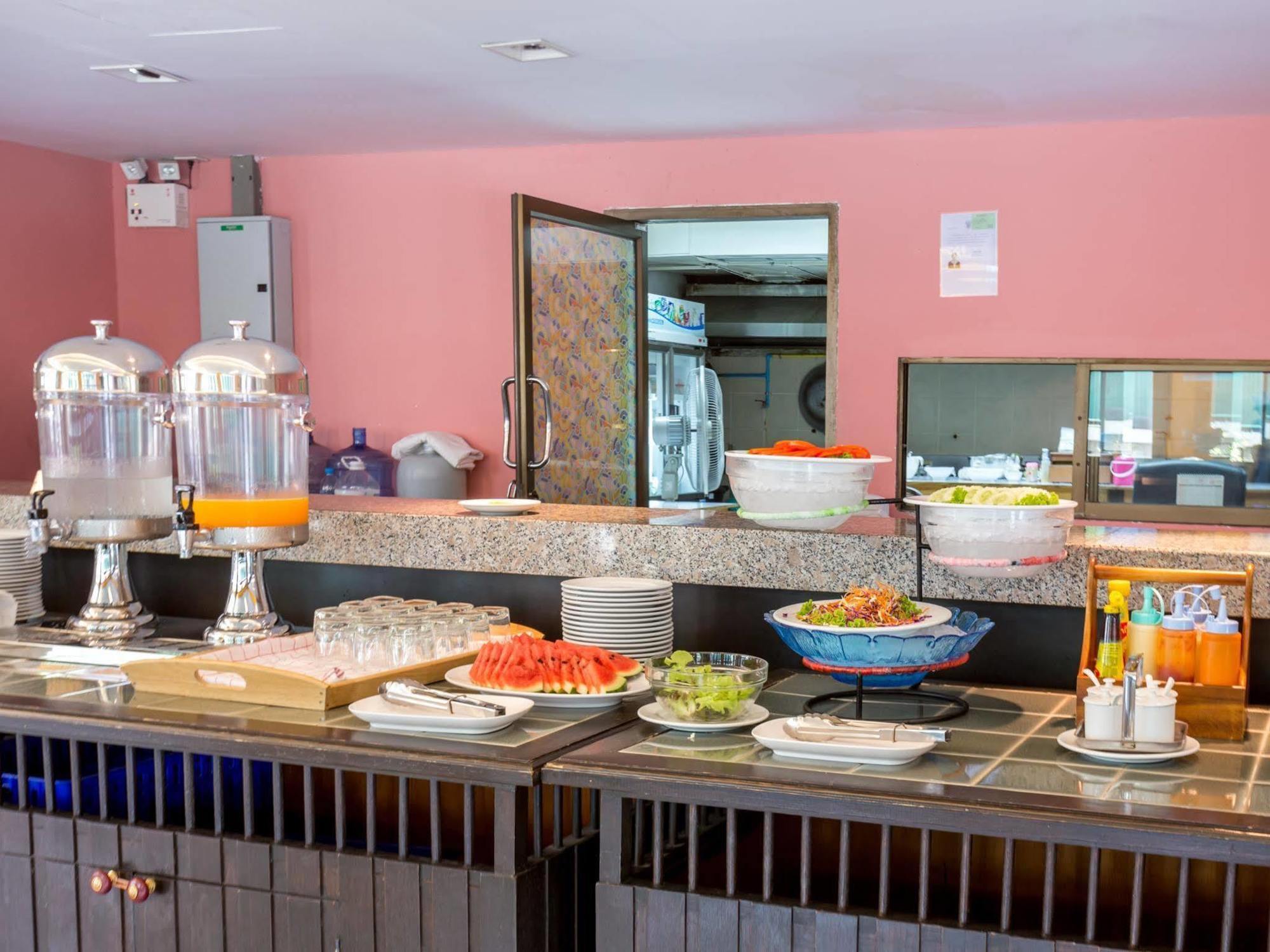 All Together Suite Hotel Bangkok Extérieur photo