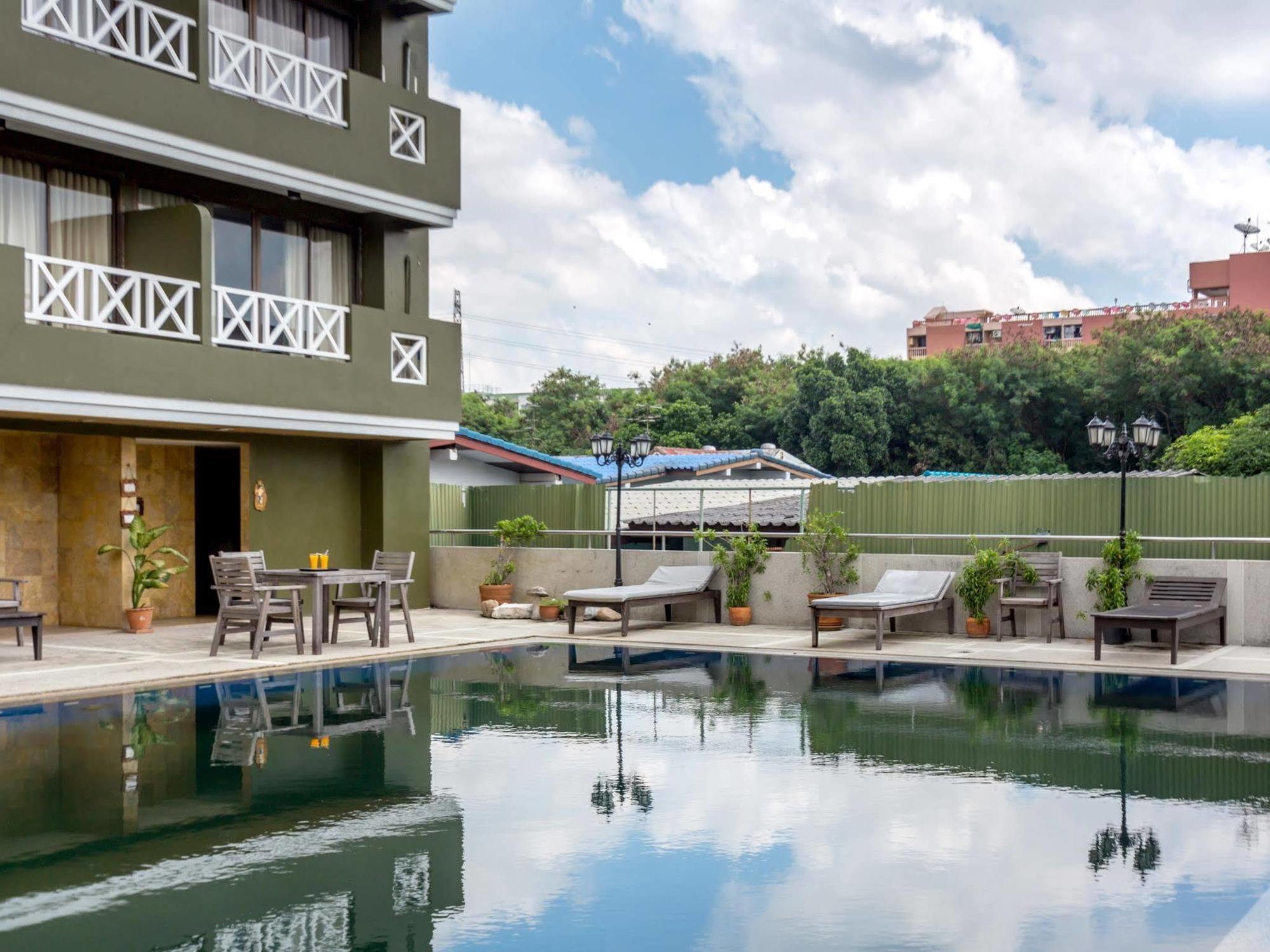 All Together Suite Hotel Bangkok Extérieur photo