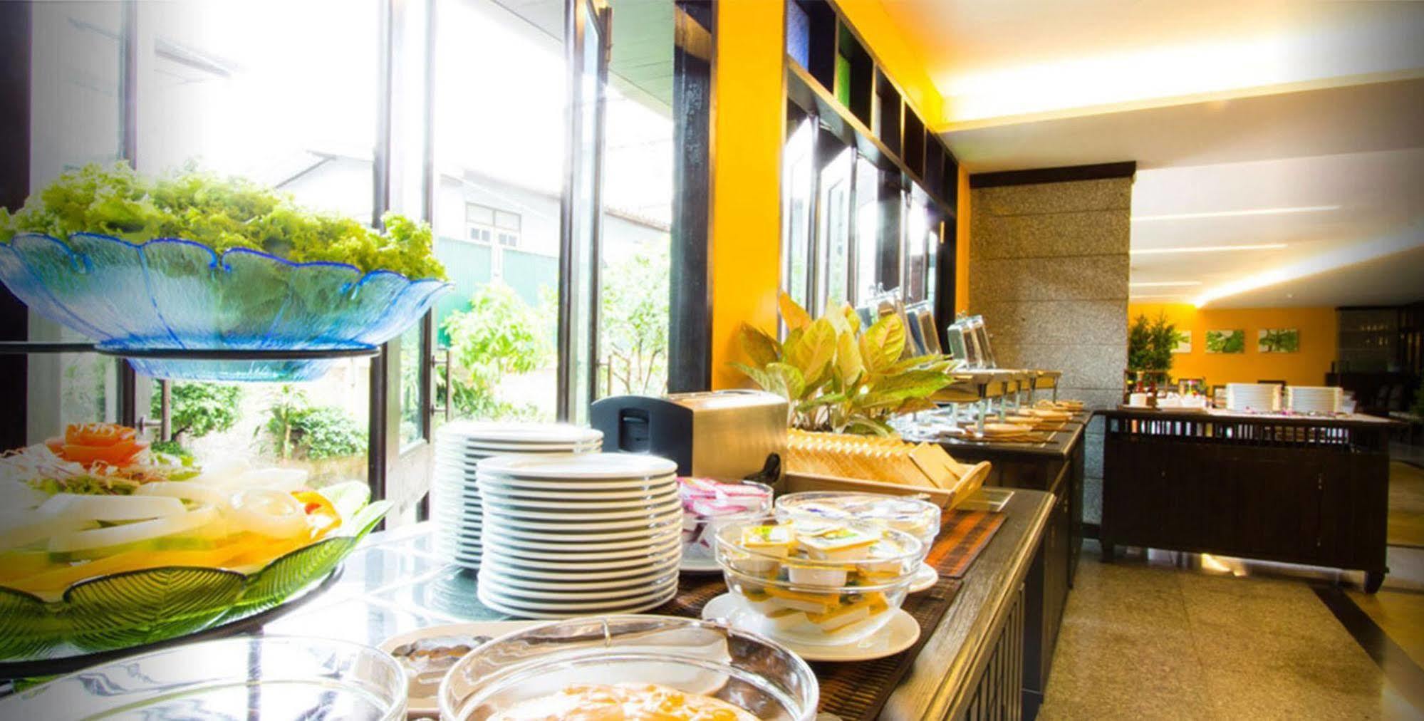 All Together Suite Hotel Bangkok Extérieur photo