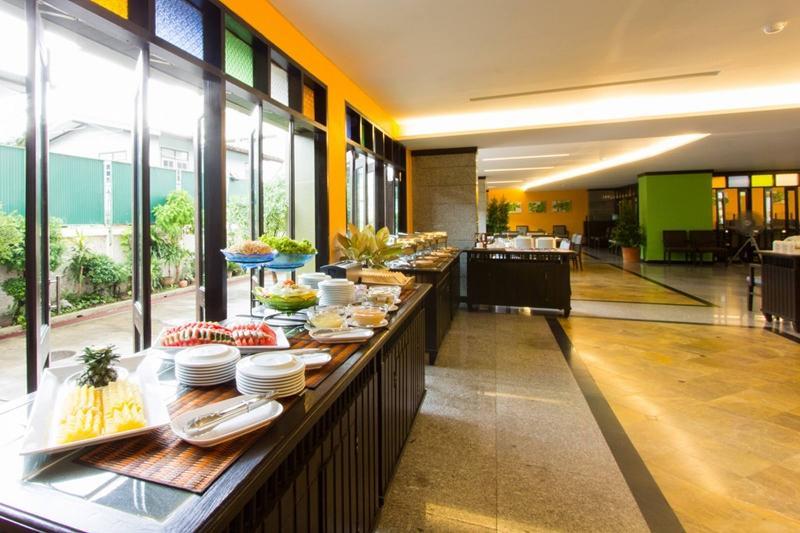 All Together Suite Hotel Bangkok Extérieur photo