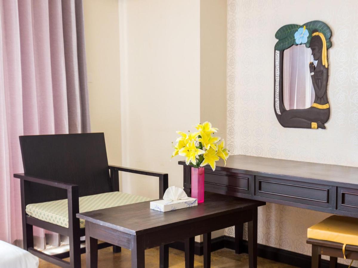 All Together Suite Hotel Bangkok Extérieur photo
